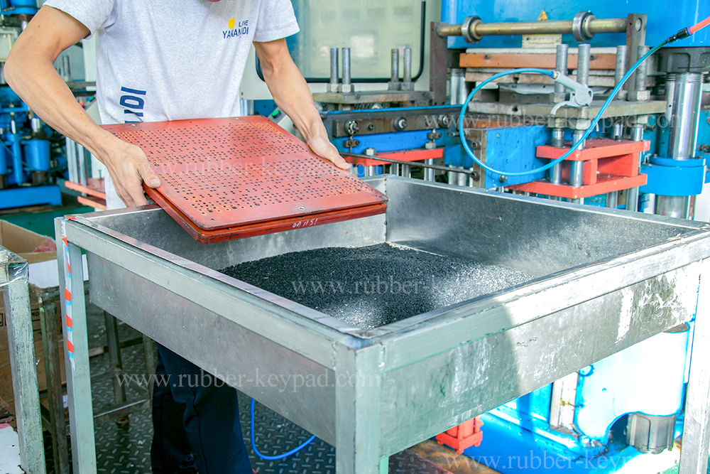proceso de teclado conductivo de pastillas de carbono