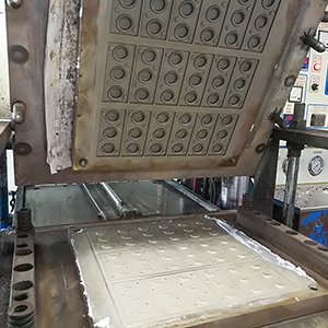 Bot&oacute;n de goma de silicona mold.jpg