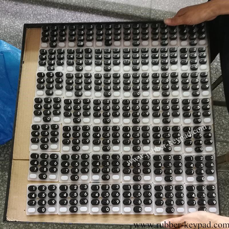 Teclado de goma con tapa de pl&aacute;stico