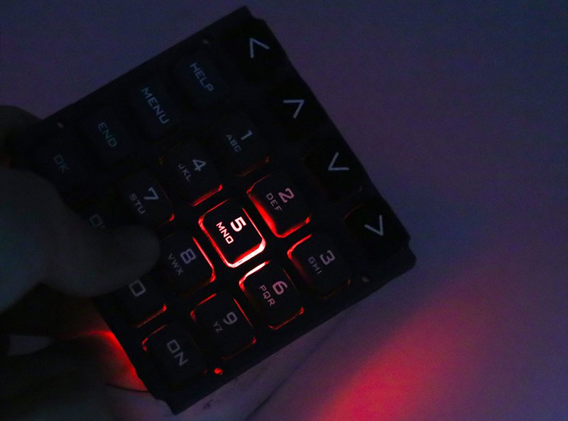 recubrimiento de color grabado con l&aacute;ser keypad.jpg